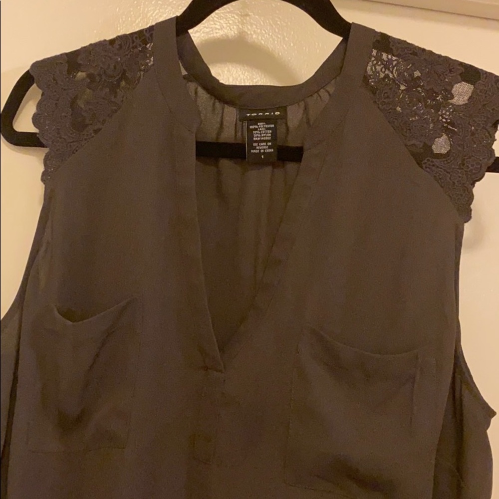 Torrid grey sleeveless top with lace